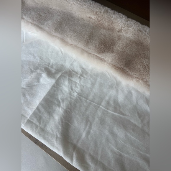 Cream Faux Fur Trim Scarf Elegant - Picture 6 of 10